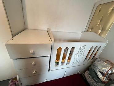 Детские односпальные кровати: Детская кроватка с рисунком Винни-Пуха - Материал: МДФ/дерево, каркас — 5