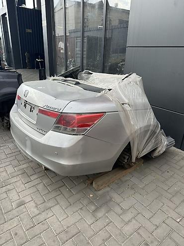 задний багажник: Задняя часть кузова Honda Accord 3.5 V6 в сборе, серебристого цвета — 1