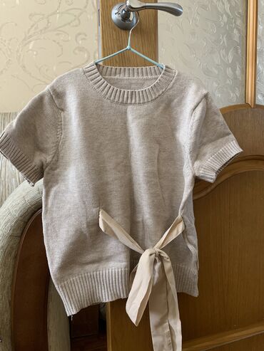 Кофты, свитеры: Кофта, Осень-весна, Корея, S (EU 36) at lalafo.kg Кофты, свитеры: Кофта, Осень-весна, Корея, S (EU 36)