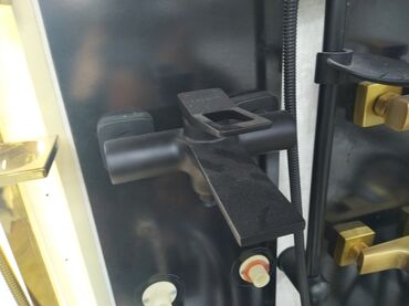 смеситель для душа: Məhsul: Qara mat divara quraşdırılan vanna/duş qarışdırıcısı -