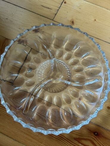 Meyvə qabları: 6 ədəd baliq formasında şüşə qab (salatlıq) 4 ədəd böyük bölməli çərəz — 7