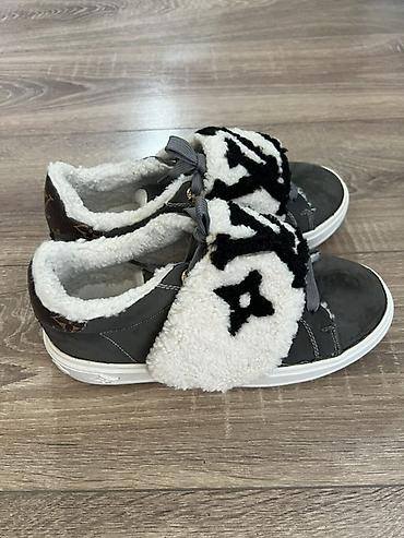 медальон: Кроссовки, 38, Louis Vuitton, Б/у, цвет - Серый, Самовывоз — 5