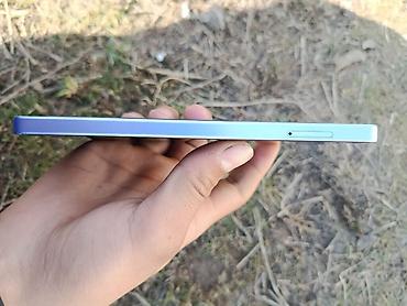 Другие мобильные телефоны: Смартфон с большим безрамочным дисплеем с отверстием под фронтальную — 7