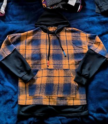 hudi: Hoodie, ölçü M/L. Az geyinilib, yaxşı vəziyyətdədir. Qəfəs naxışlı — 1