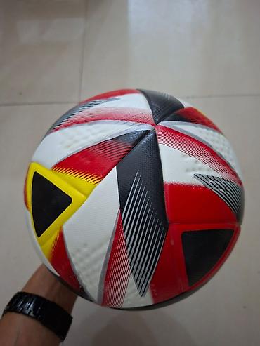 Toplar: Futbol topları 20-25 azn Məhsul təsviri: - Peşəkar oyuna və məşqlərə — 11