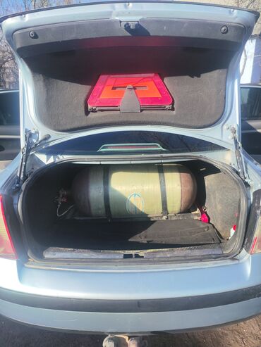 Volkswagen: Volkswagen Passat: 2002 г., 1.6 л, Механика, Газ, Седан — 10