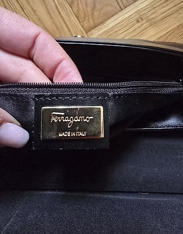 Torbe: Salvatore Ferragamo Vintage Black Leather Vara Wallet with Leather — 4