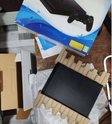 PS4 (Sony Playstation 4): Prodajem očuvanu PlayStation 4 konzolu sa 1TB memorije (duplo vise od — 2