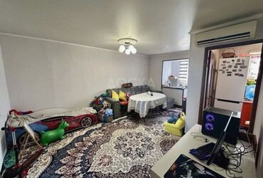 продается 3 комнатная квартира политех: 2 бөлмө, 43 кв. м, Жеке план, 4 кабат, Косметикалык ремонт