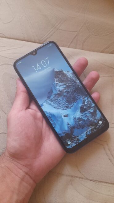 telefon 20 azn: Xiaomi Redmi 8, 64 ГБ, цвет - Синий, 
 Отпечаток пальца