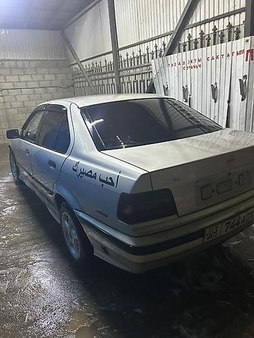 гур е39: BMW 3 series: 1991 г., 1.6 л, Кол менен иштөөчү, Бензин, Седан — 1