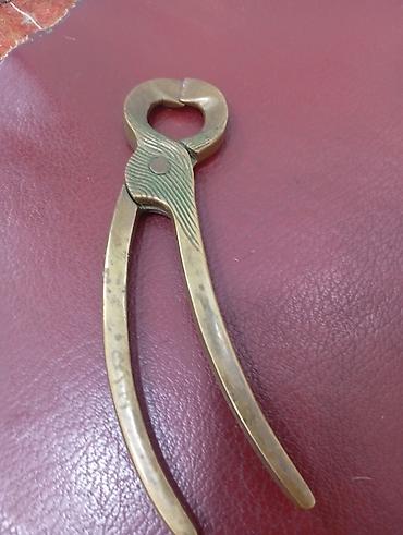 qoz: Misinqdan hazırlanmış qabıqqıran/şabalıdyan açacağı - Material: bərk — 2
