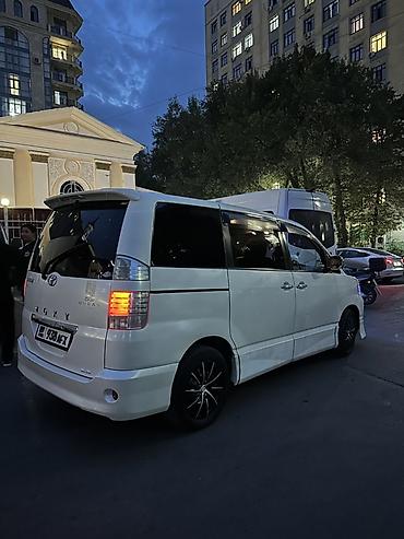 mark 2 qualis: Toyota Voxy: 2002 г., 2 л, Автомат, Бензин, Минивэн — 5