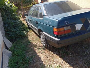 Volkswagen: Volkswagen Passat: 1988 г., 1.8 л, Механика, Бензин, Седан