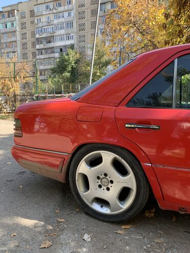 Mercedes-Benz: Mercedes-Benz W124: 1995 г., 3.2 л, Механика, Бензин, Седан