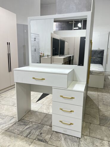 обмен мебели на новую: Даараткана үчүн үстөл, Жаңы, Күзгүсү менен, ЛДСП