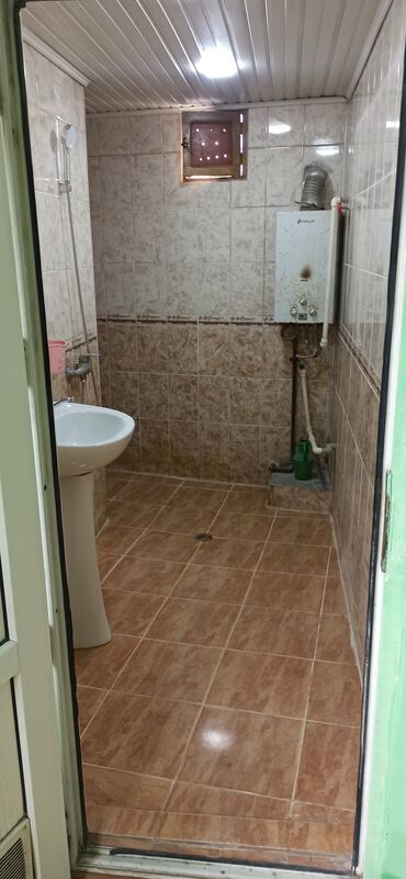 Həyət evləri və villaların satışı: :kirayə verilir 2 mərtəbə altı 3 maşın girən qaraj .2 çi mərtəbədə 2 — 6