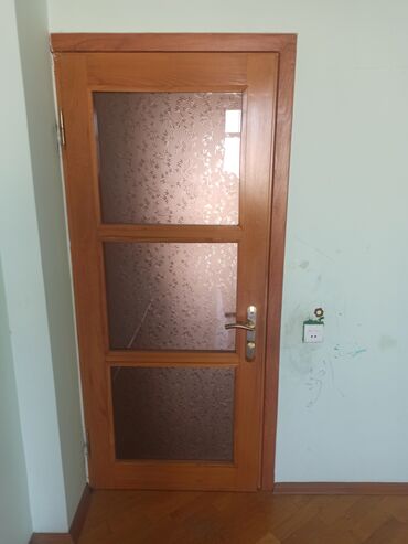 Otaq qapıları: Salam ela veziyyetdedir.zamoku petlesı acarı var