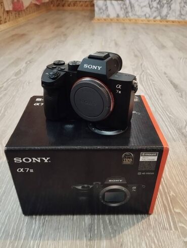 видеокамера sony профессиональная: Sony A7 III Body çox az istifadə olunub demək olar ki yenidir təzə