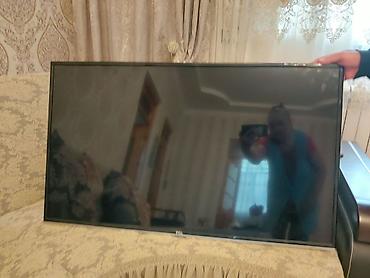 Salam Bu televizor 107 ekrandı interneti var işlək vəziyyətdədir