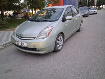 diski lider: Toyota Prius Hybrid – gümüşü/yaşıl rəngli liftback Xüsusiyyətlər: -