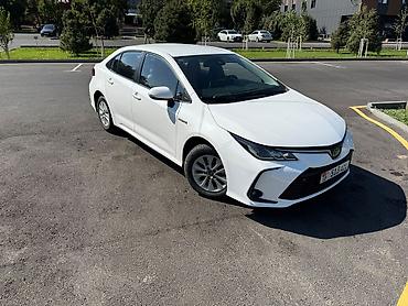 audi 8: Toyota Corolla: 2019 г., 1.8 л, Вариатор, Гибрид, Седан — 1