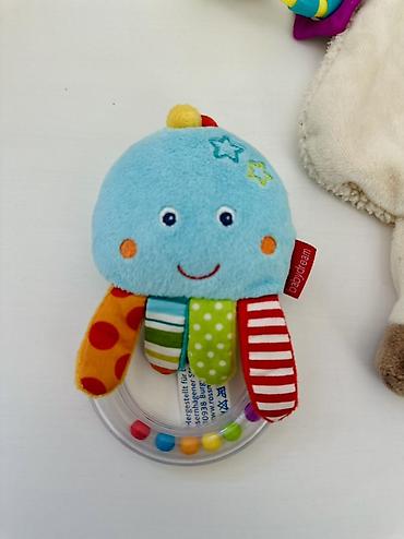 plisani: Set igračaka za bebe – zvečke i mazilica Set uljučuje: C&A — 2
