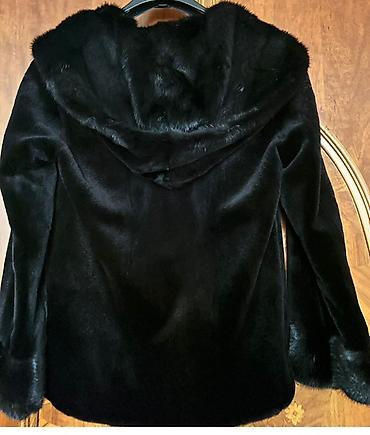 Qadın geyimləri: Qara kürk jaket – BEST - Rəng: dərin qara - Dizayn: qısa palto/jaket — 2
