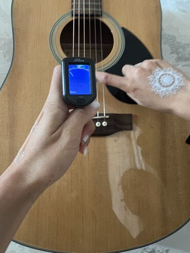 бас гитара: Gitar tuner Yenidir xaricdən baha almşam heç istifadə olunmayıb