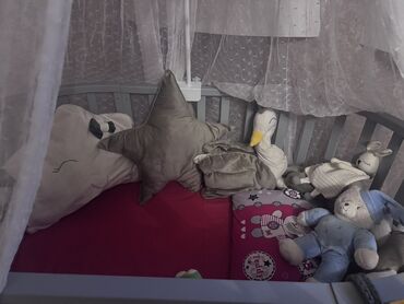 Ev üçün mebel: Oğlan və qız üçün, Yumru, Beşik, Dəst ilə, Matras ilə