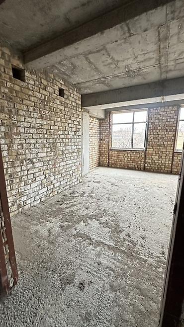 Продажа помещений свободного назначения: Продается квартира в строящемся доме (каркас-монолит, кирпичное — 4