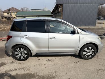 Toyota: Toyota ist: 2003 г., 1.3 л, Автомат, Бензин, Хэтчбэк