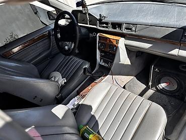 audi q: Mercedes-Benz W124: 1992 г., 2 л, Механика, Газ, Седан — 6