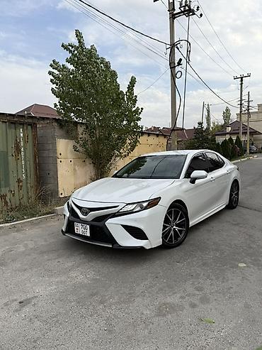 Toyota Camry: 2018 г., Седан