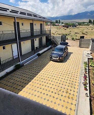 Продажа отелей и хостелов: Гостевой дом «Жыргаал» - Двухэтажный корпус с отдельными входами в — 17