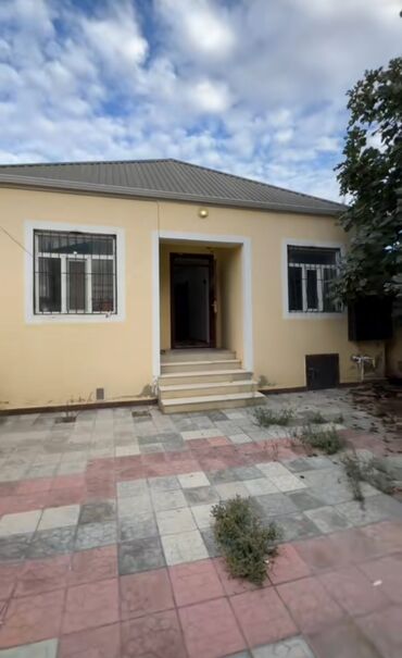 Həyət evləri və villaların satışı: Binəqədi qəs. 3 otaqlı, 100 kv. m, Yeni təmirli