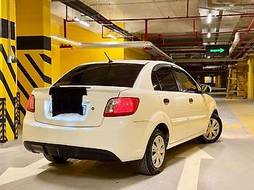 avtomobil az zil 130: Kia Rio: 1.4 л | 2010 г. Седан — 2