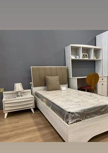 Perladan alınıb 1 aydi yenidir. Hamisi birlikdə 330 azn. Dolab yoxdur