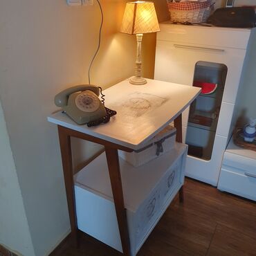 Komode: Komoda/konzola u retro stilu sa dve police i kliznim vratima. - — 4