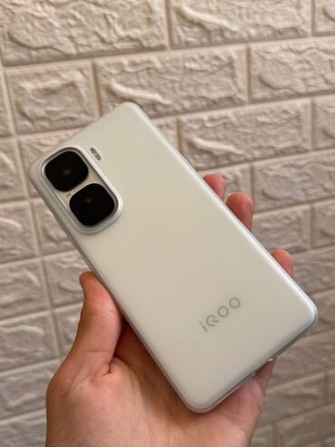 Vivo iQOO 10, 256 GB, rəng - Ağ, Barmaq izi