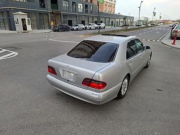 mercedes spacer: Mercedes-Benz E-Class (W210) sedan – gümüşü rəng, 4 qapı, klassik — 5