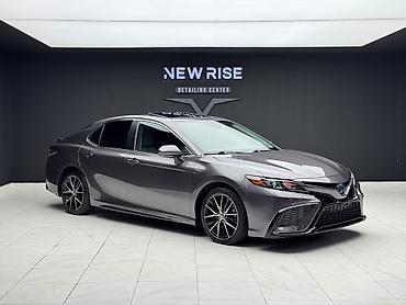 corolla runx: Toyota Camry: 2021 г., 2.5 л, Автомат, Гибрид, Седан — 1
