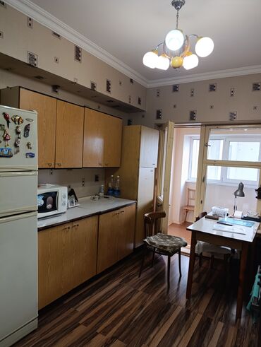 разделитель комнаты: 3 комнаты, 77 м², Индивидуалка, 7 этаж, Старый ремонт