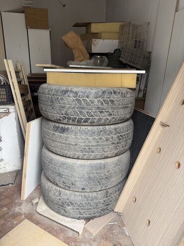 грязивые шины: Шины 235 / 65 / R 17, Лето, Б/у, Комплект, Легковые, Dunlop