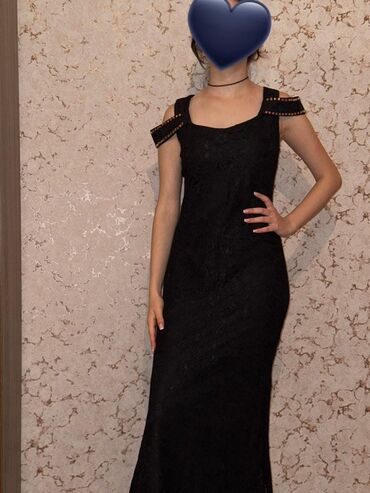 буквы из пенопласта на свадьбу: Zərif qara axşam/gecə geyimi - Model: bədənə oturan, yerə qədər
