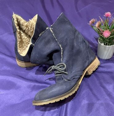 женские ботинки с мехом: Qışlıq kişilər üçün bağcıqlı dəri çəkmələr - Rəng: tünd göy (navy) -
