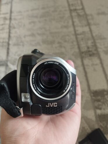 видеокамера hd jvc: Продается видеокамера JVC, полностью рабочая, давно стоит без дела