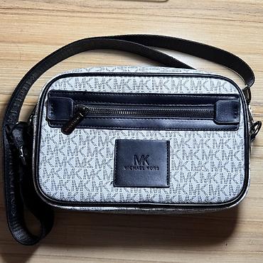 marc jacobs: Барсетка, Michael Kors, Материал: Натуральная кожа, Множество карманов, Разделенные отделения, Регулируемый ремень, Новый — 1