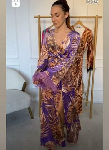 plava svecana haljina: One size, color - Purple, Other style, Long sleeves