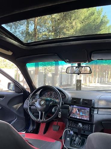 toyota corolla cross: BMW 3 series: 2.5 l | 1999 il Sedan — 4